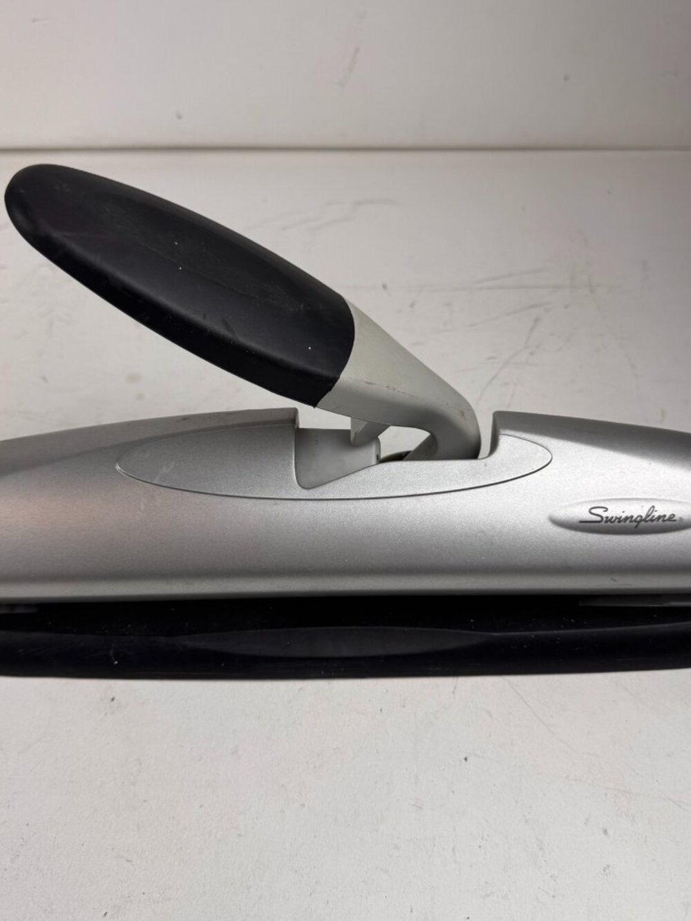 swingline adjustable 2-3 hole paper punch heavy duty silver black office desk